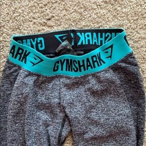 Gym shark leggings